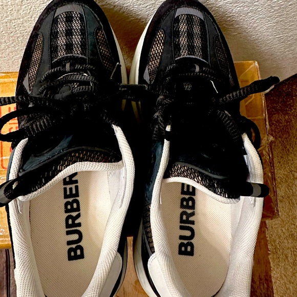Men’s Burberry Size 11.5 US - Picture 1 of 7